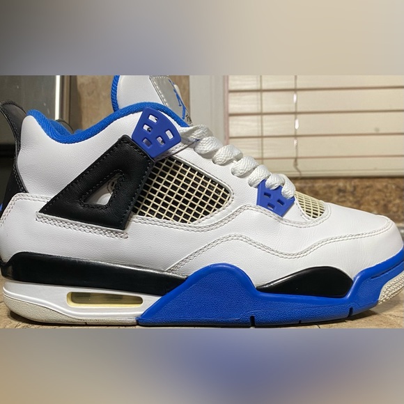 Jordan 4s - Picture 3 of 6